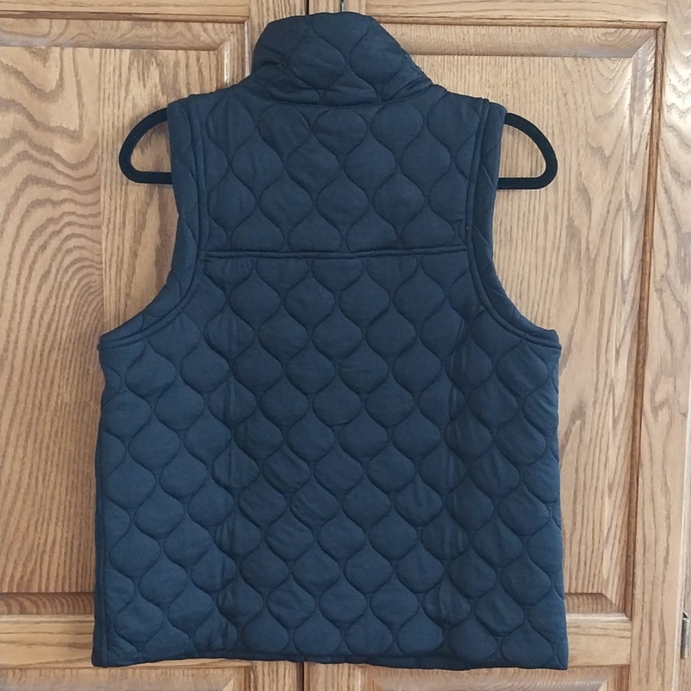 Kirkland NWT Women's Quilted Vest Size Small Black 2-Way Stretch Zipper Pockets - Picture 9 of 11